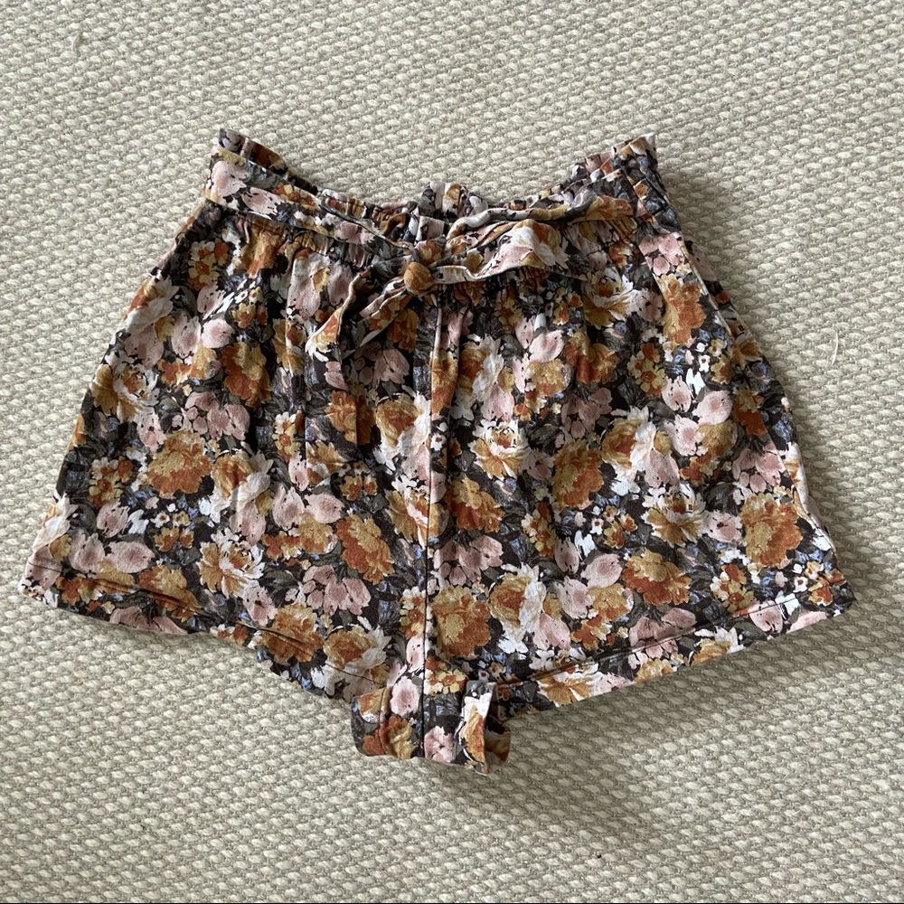 High waisted flor shorts
